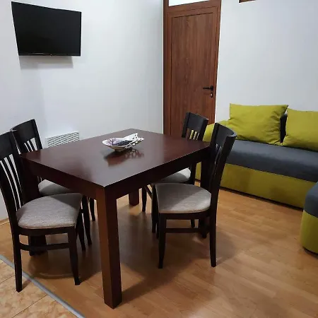 4 Seasons 2 - アパート